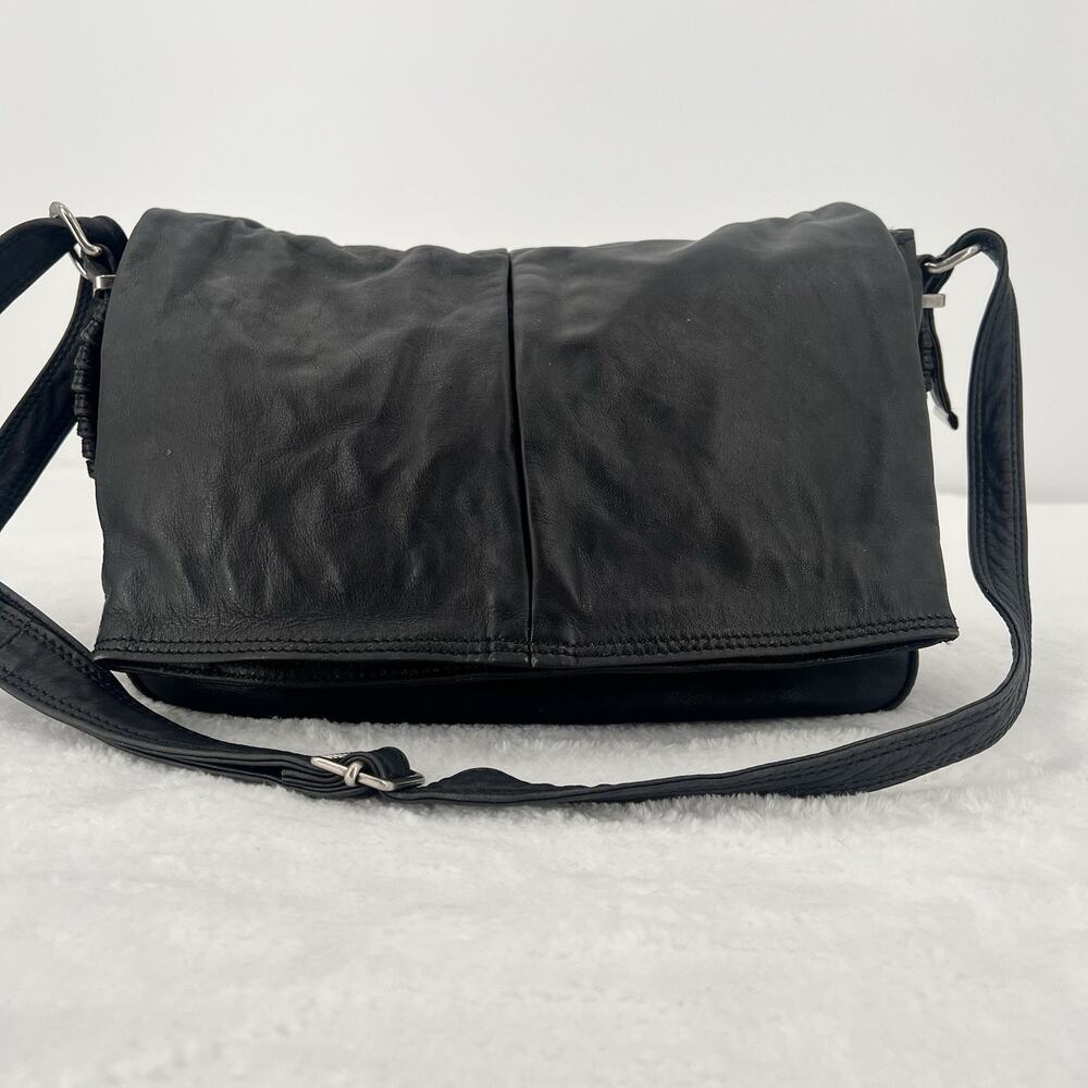 Buggiani Black Leather Shoulder Bag Italy Slouchy Flap Soft Minimalist Purse